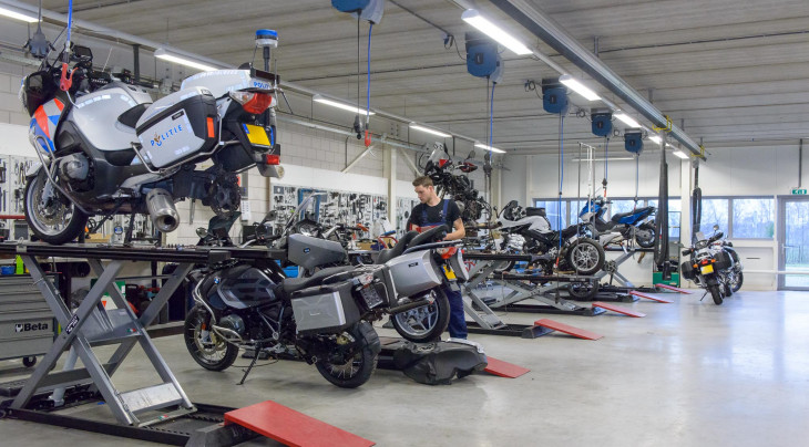 De motor werkplaats waar BMW motor onderhoud plaatsvind bij Simako BDM