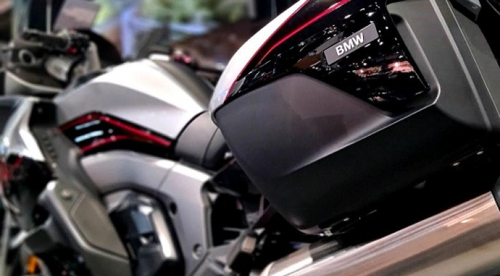 BMW K 1600 GT in de showroom bij Simako BDM BMW K 1600 GT in de showroom bij Simako BDM