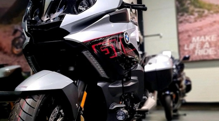 BMW K 1600 GT in de showroom bij Simako BDM BMW K 1600 GT in de showroom bij Simako BDM